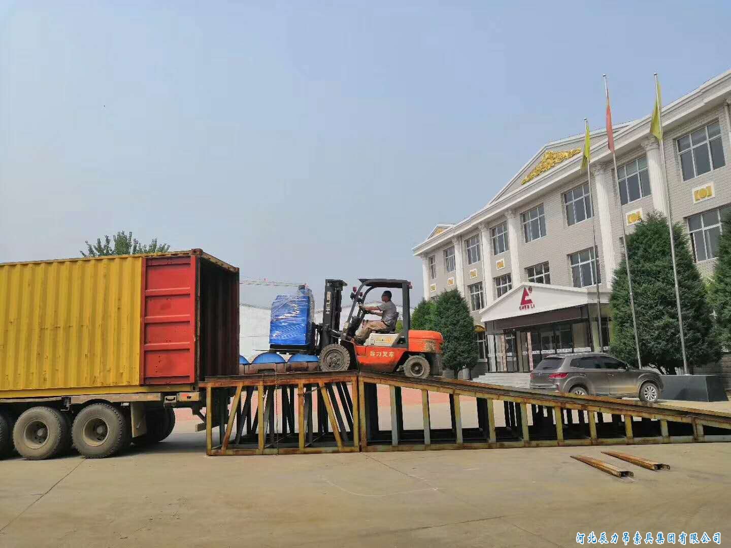 鋼絲繩纏放繩機(jī)器，鋼絲繩索具壓制機(jī)器，集體裝柜發(fā)貨